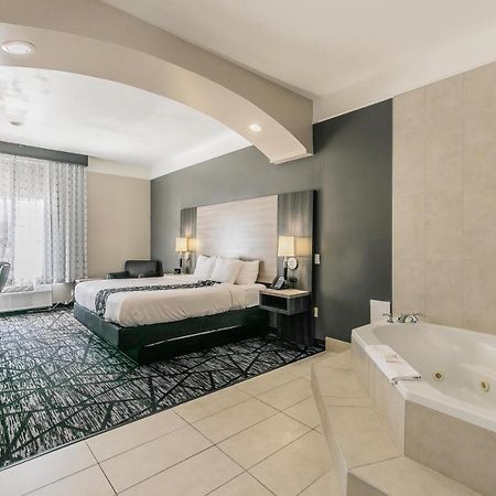 Hotel La Quinta By Wyndham Granbury Exterior foto