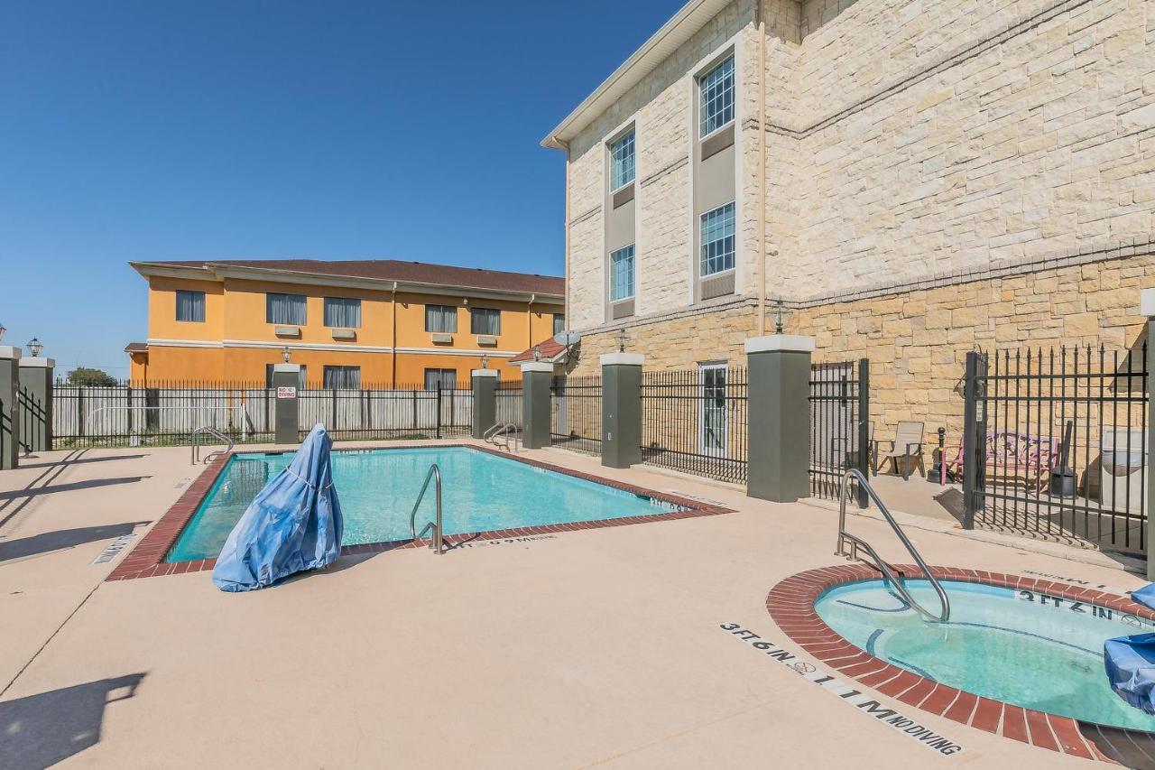 Hotel La Quinta By Wyndham Granbury Exterior foto