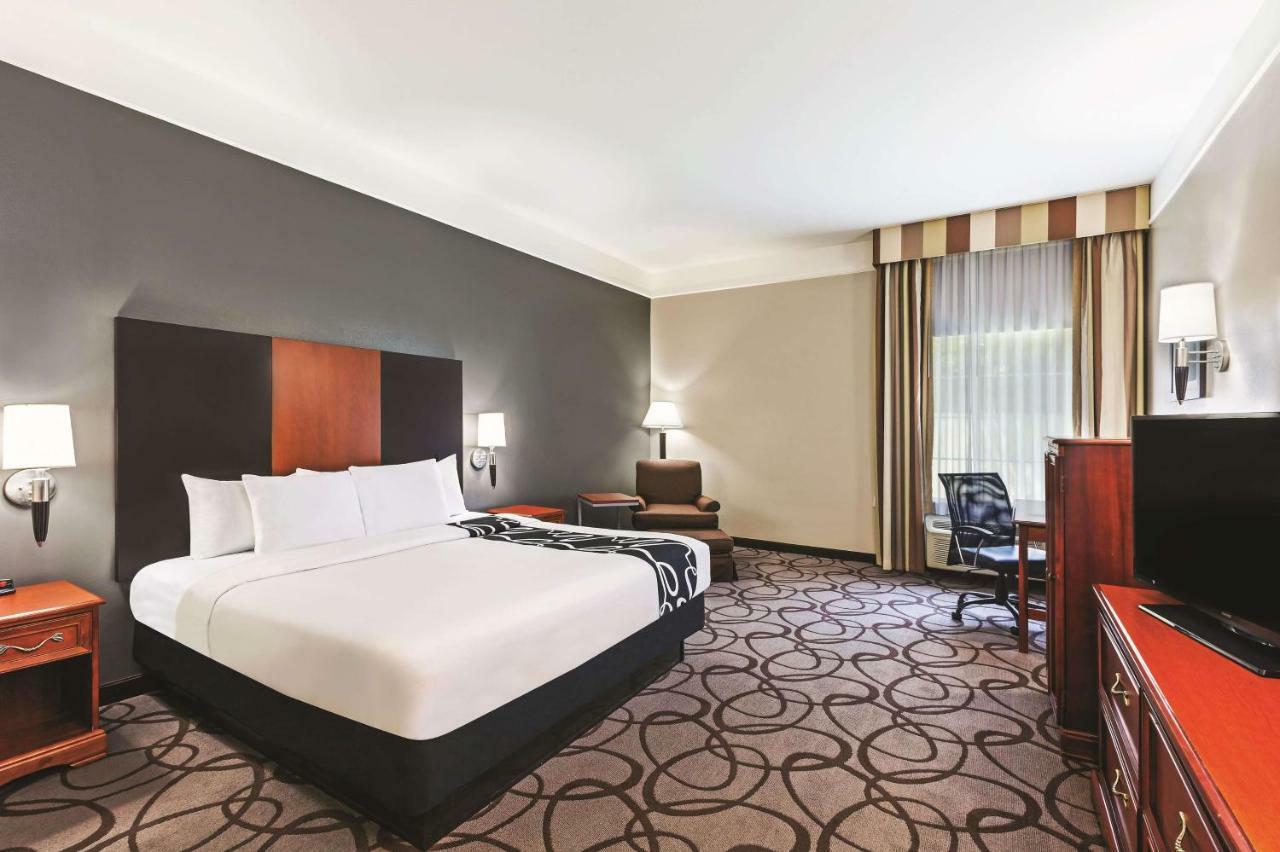 Hotel La Quinta By Wyndham Granbury Exterior foto